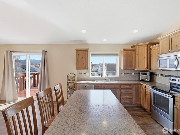 4th image of 16922 E Baldwin Avenue