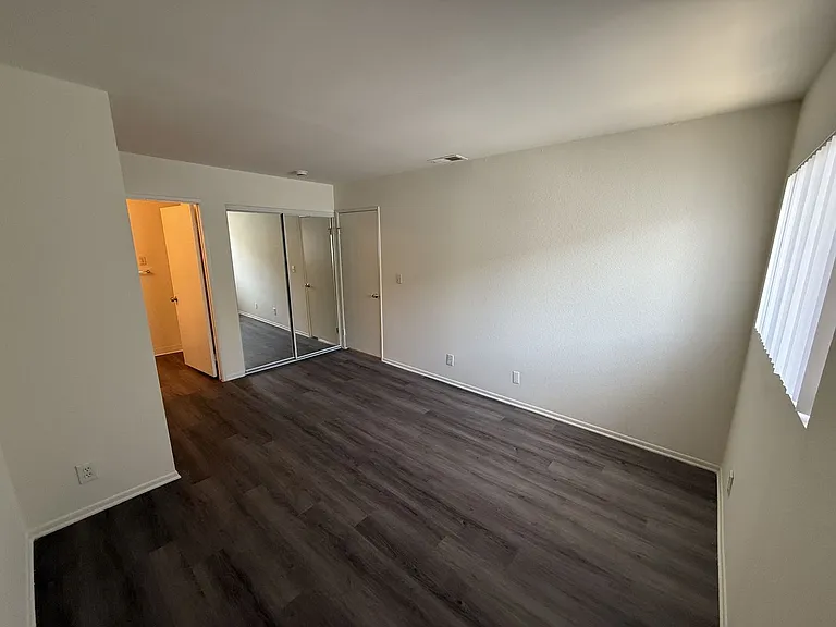 14543 Burbank Blvd — Photo 40