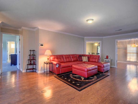 3rd image of 7295 Germanshire Ln