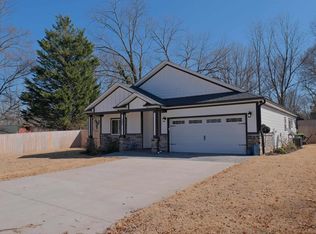 206 E Tucker St, Landrum, SC 29356