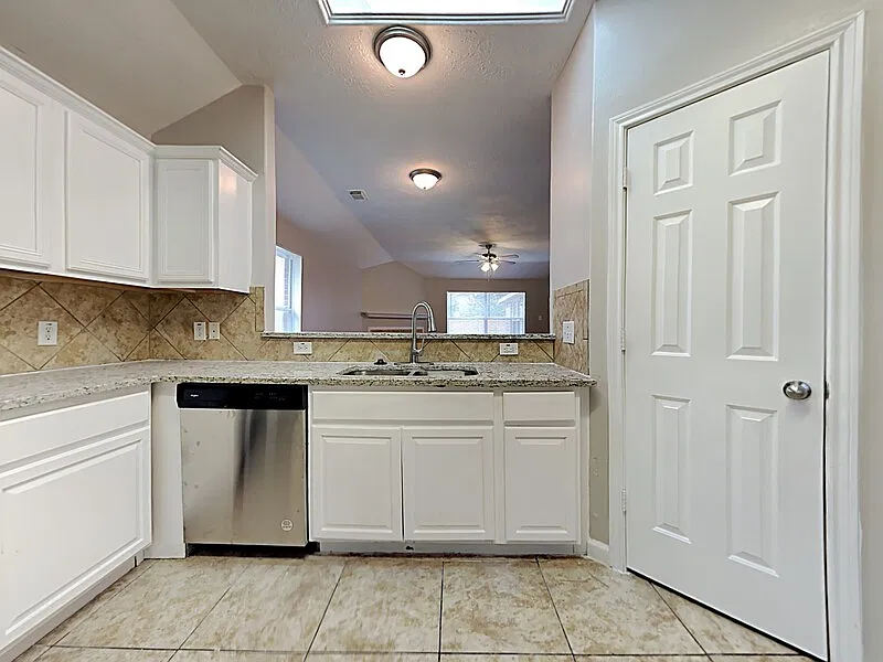 3 bed, 2.0 bath, 1528 sqft, $1,725 — Photo 4