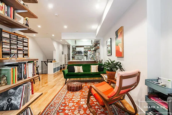 Rented by Grand & Co. | media 21