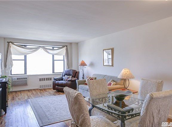 5th image of 333 E Broadway APT 4L