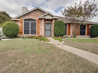 801 Applewood Dr, Cedar Hill, TX 75104