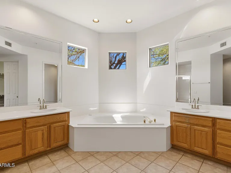 9331 E Mark Ln — Photo 15