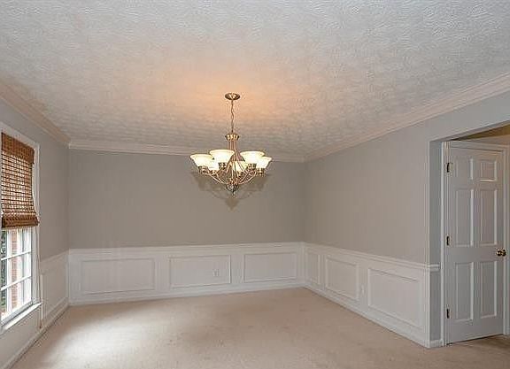 4th image of 217 Winthrope Dr