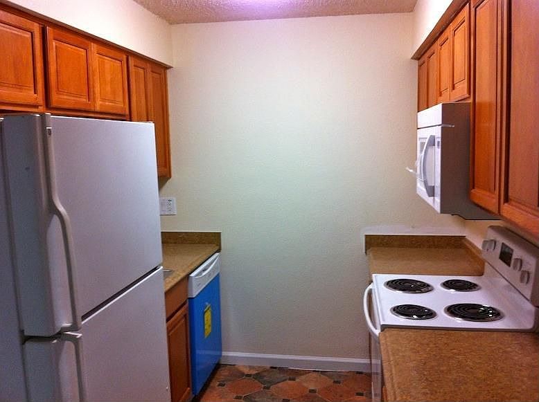 2nd image of 1133 Meadow Ln APT 11
