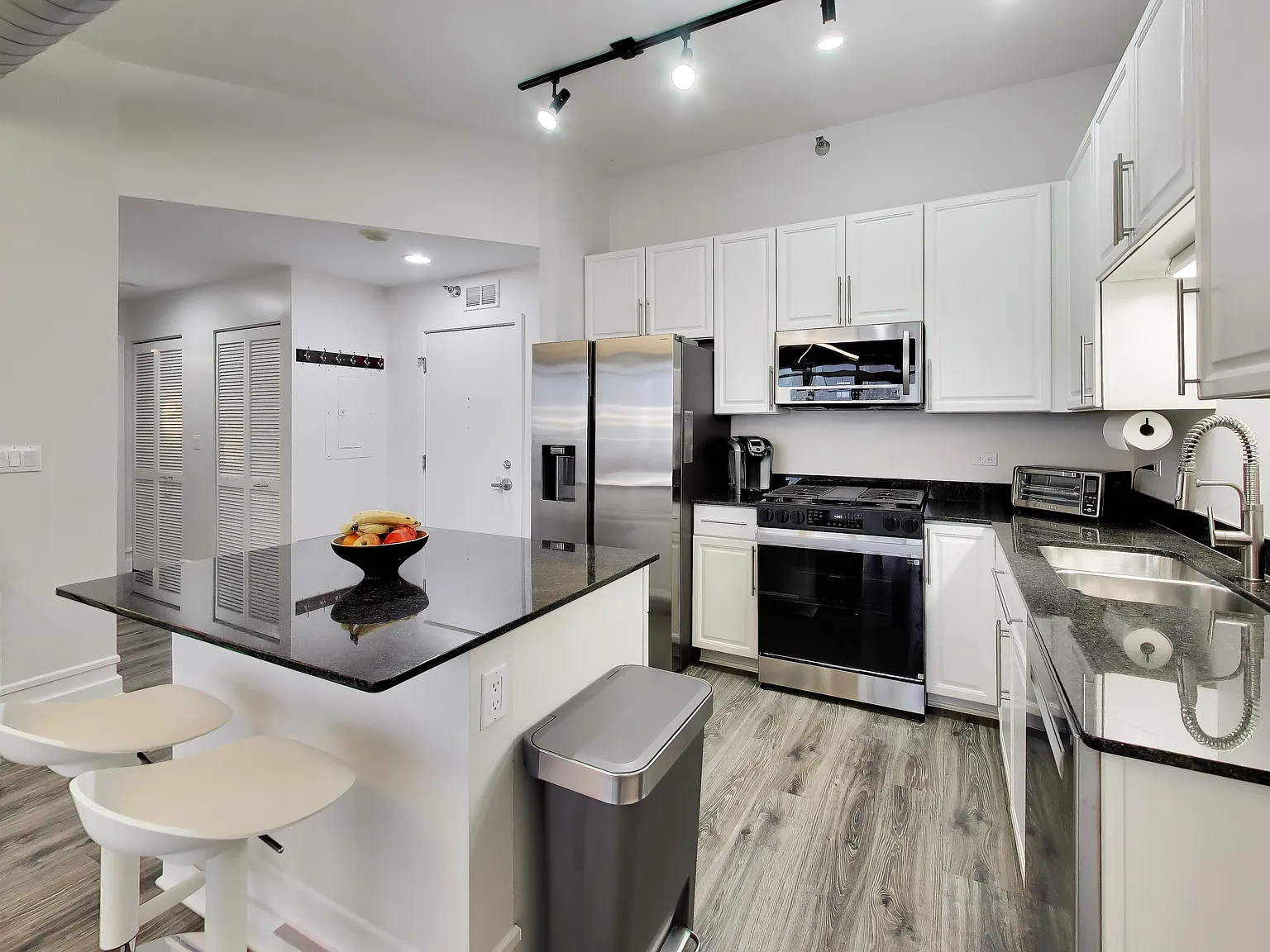 901 W Madison St — Photo 3