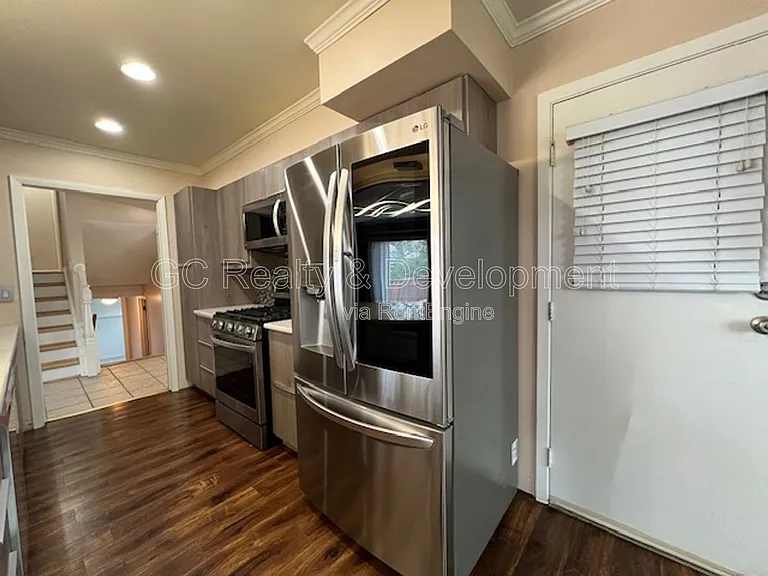 1540 Edgefield Ln — Photo 4