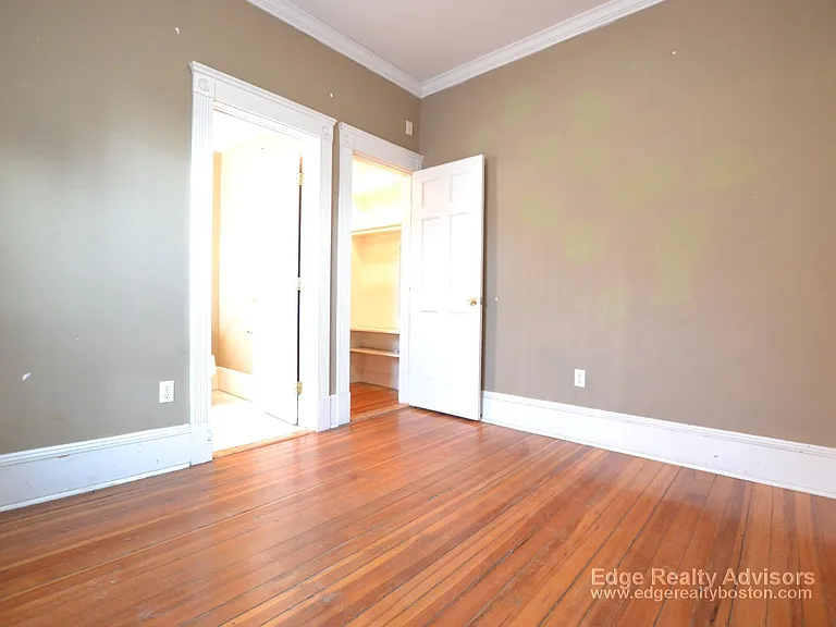 14 Sutherland Rd #1 — Photo 9