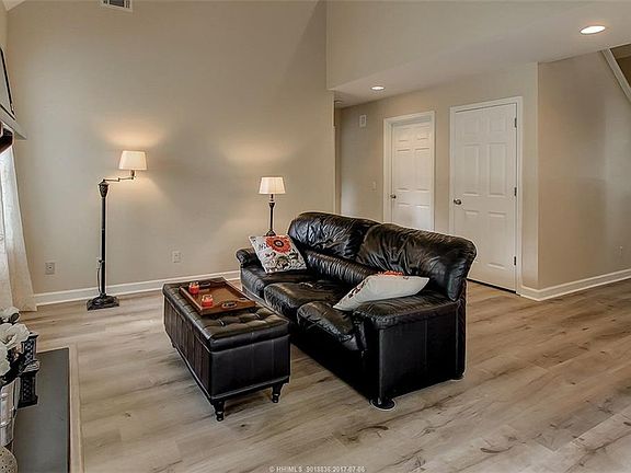 5th image of 21 Monticello Dr