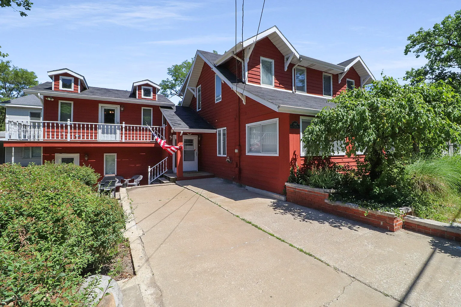 208 Lake Shore Dr photo 1