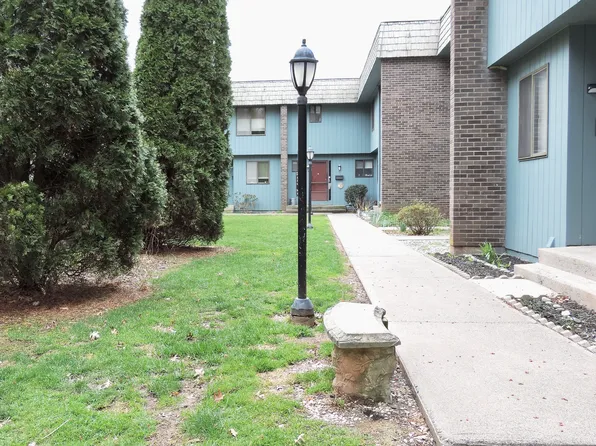 17 Locust Court #17, Cromwell, CT 06416