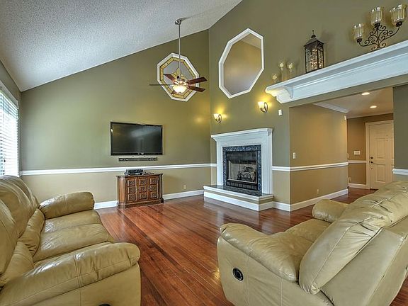 3rd image of 1004 Catlin Ct