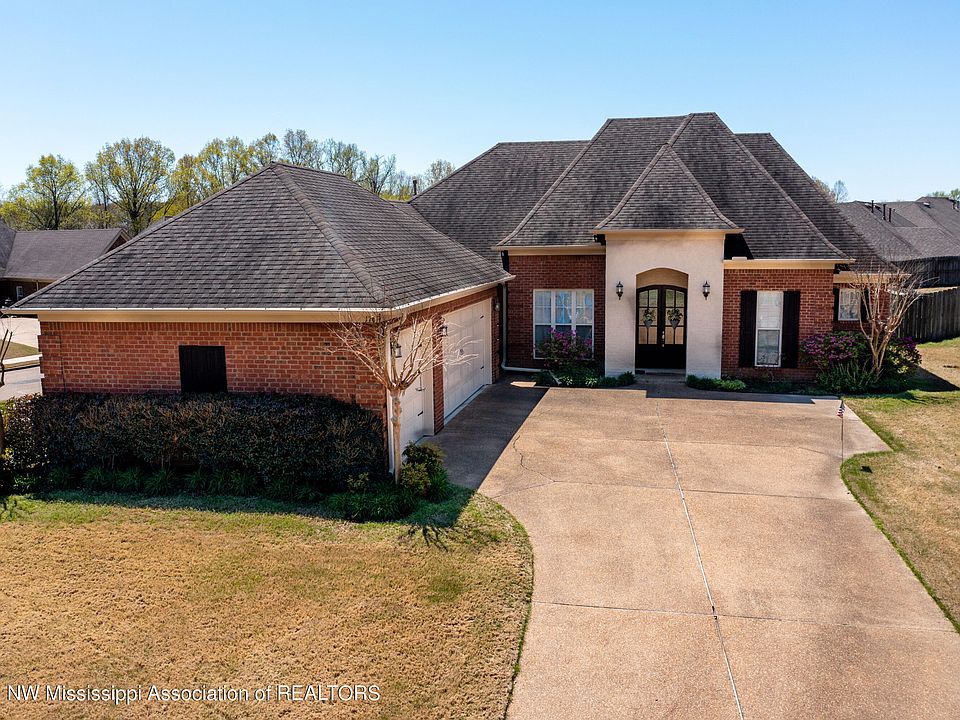 1st image of 1761 Hillshire E