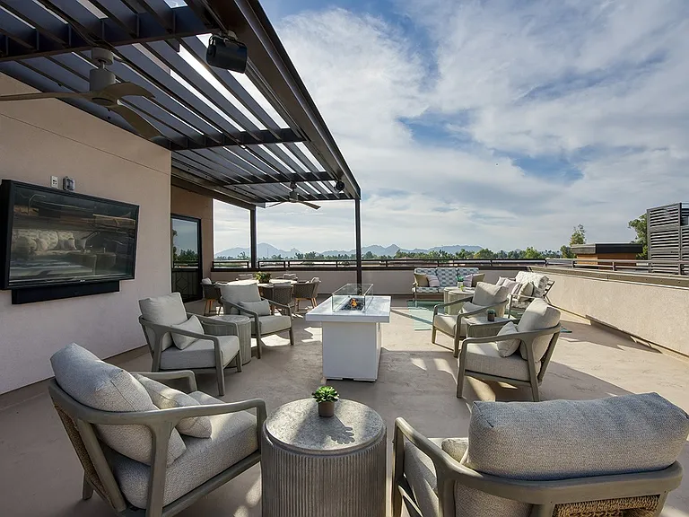 Evara Living — Photo 45