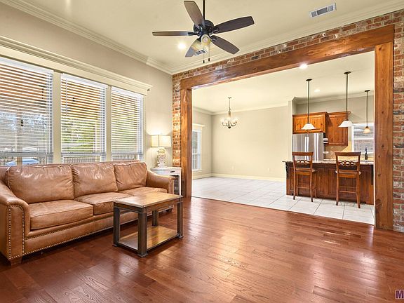 2nd image of 9296 Villa Crossing Dr