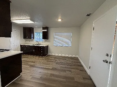 817 Redwood Ave — Photo 7