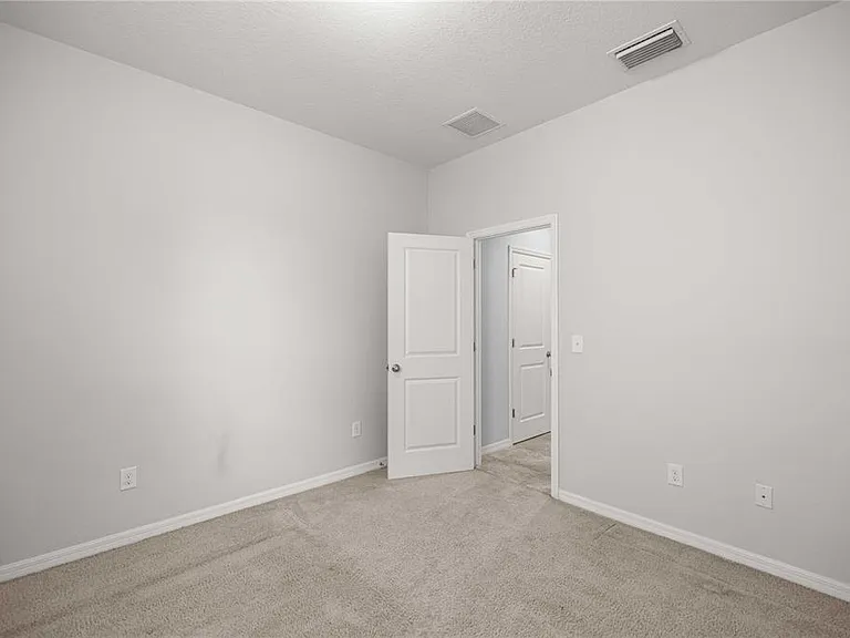 5649 SW 50th Ave — Photo 20