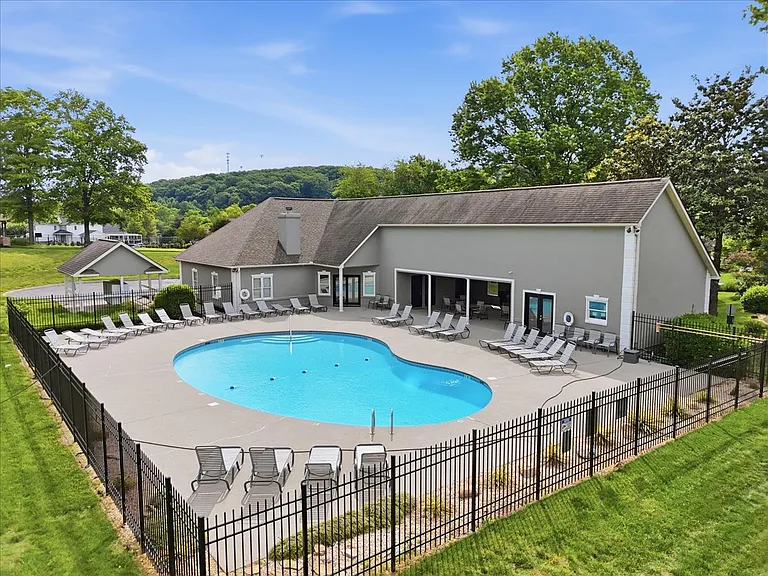 8611 Old Carriage Ct — Photo 3