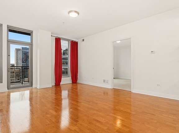 3rd image of 565 W Quincy St Unit 1508