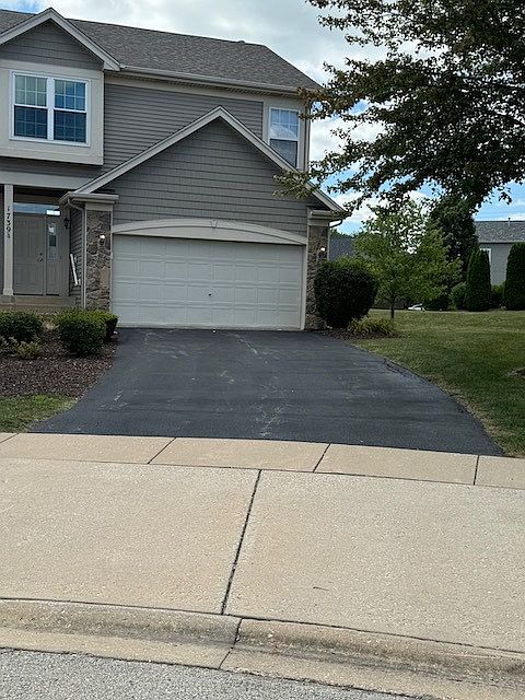 1st image of 1739 Fieldstone Dr S