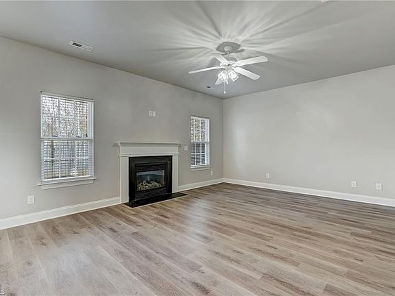 4th image of 628 Woodlake Park Dr
