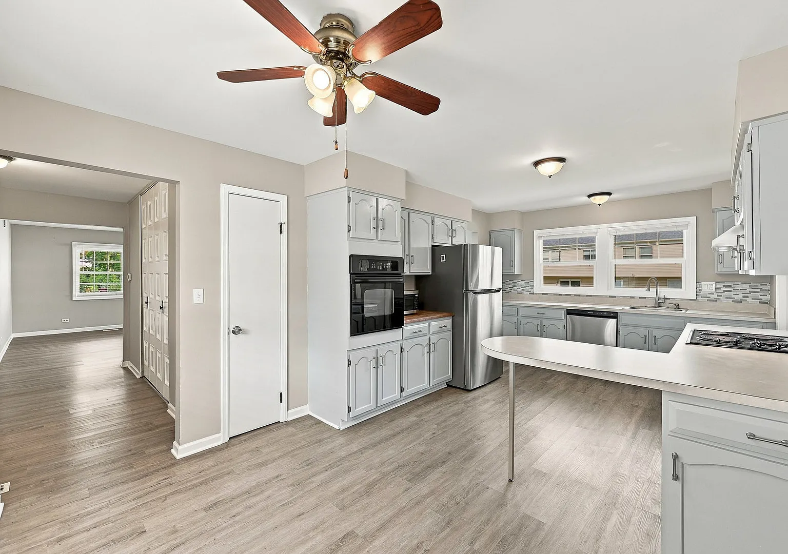 3 bed, 1686 sqft, $3,200 — Photo 3
