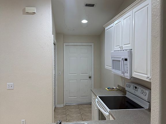 3rd image of 4626 Schoen St