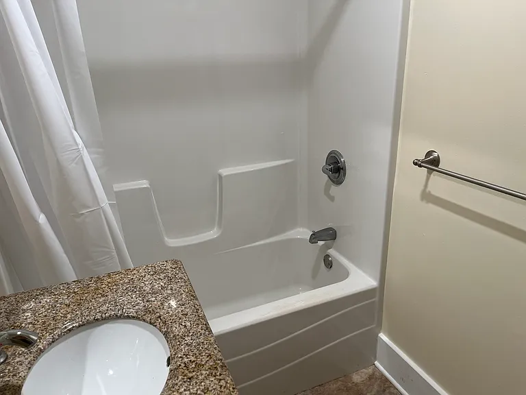 149 N Guilford Ave — Photo 5