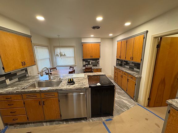 5th image of 1205 N Appleton St