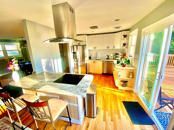 5th image of 225 Panorama Dr