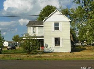 720 Cedar St, Bismarck, MO 63624