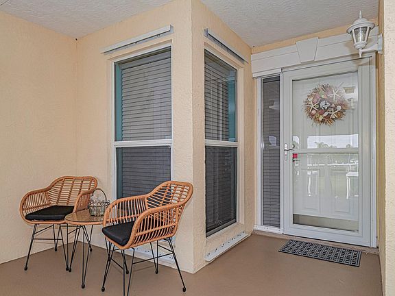 5th image of 655 W Lake Jasmine Circle