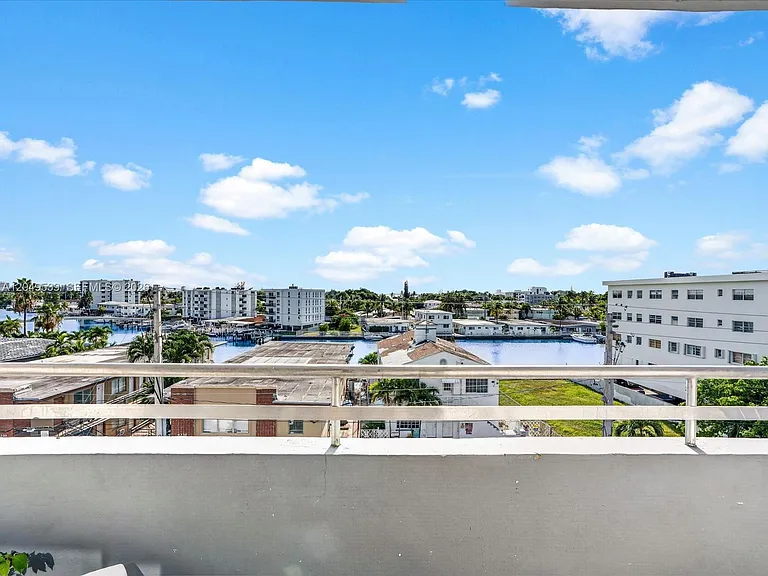 8201 Byron Ave #502 — Photo 41