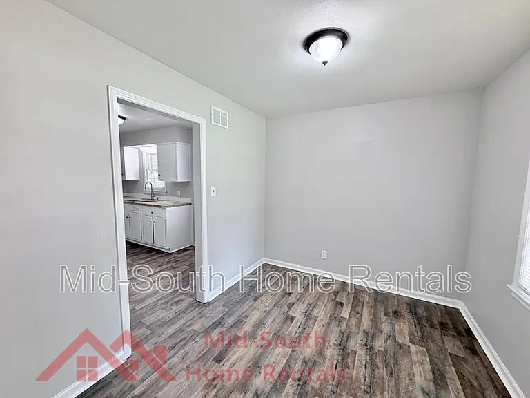 3040 S Edgeware Rd — Photo 9