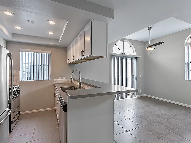 1216 S Corning St — Photo 71