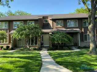 10242 Ford Rd, Perrysburg, OH 43551