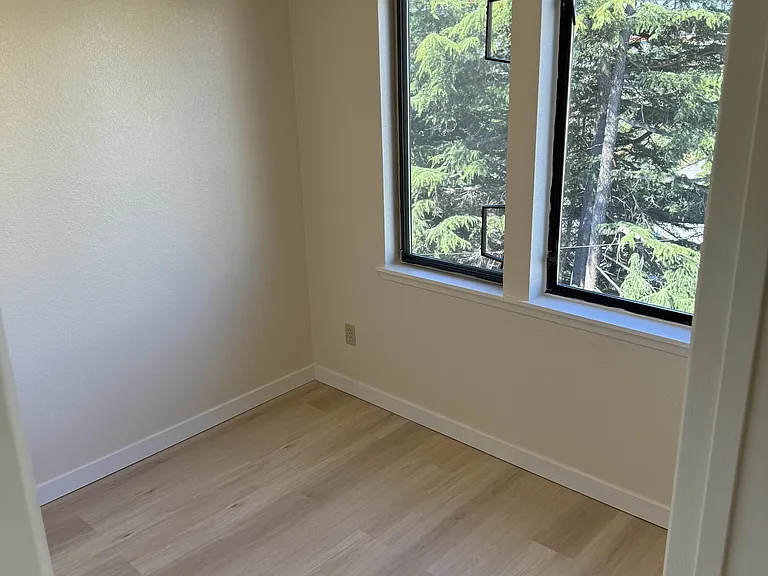 Portage Bay Apartments — Photo 12