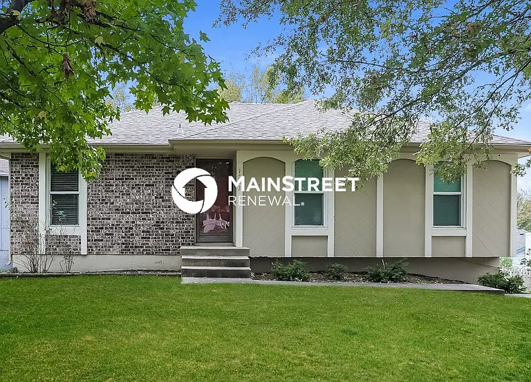 1523 NE Westwind Dr — Photo 1