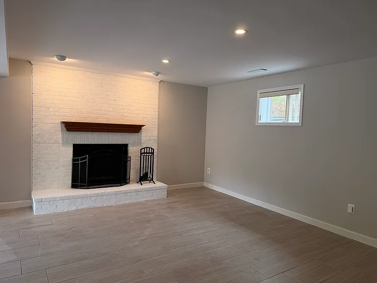 Barn Ridge Dr — Photo 1