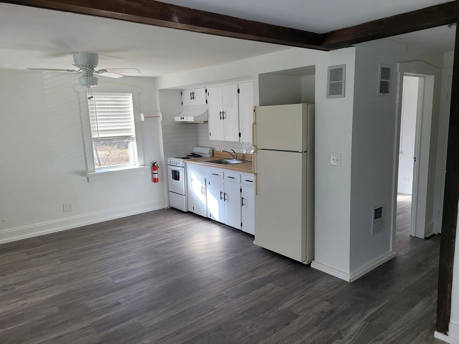 1 bed, 1000 sqft, $1,275 — Photo 1