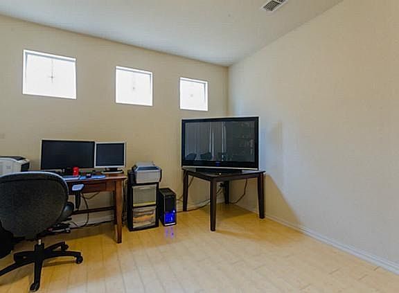 4th image of 8124 Laurel Oak Dr