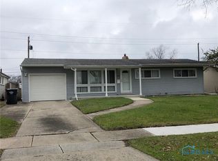 1105 Village Trail Dr, Maumee, OH 43537