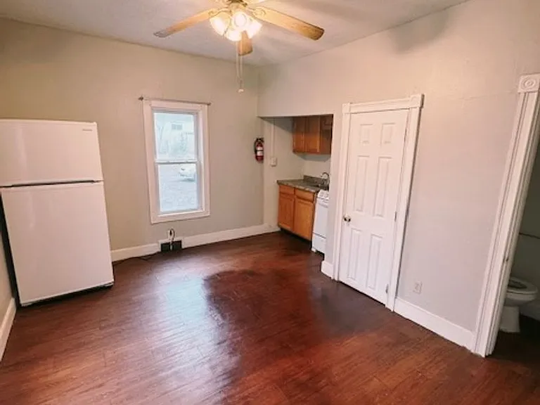 914 Eureka St — Photo 1