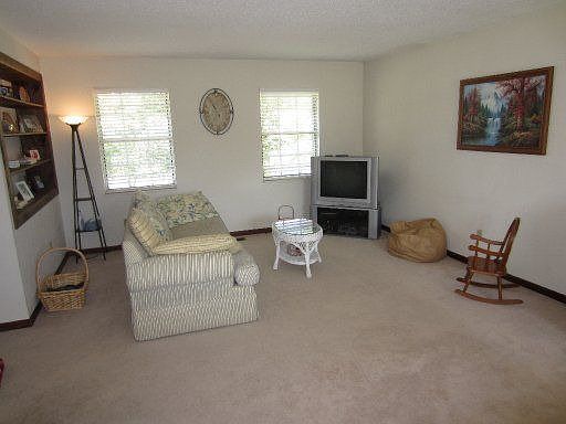 4th image of 1704 Oxbow Ln