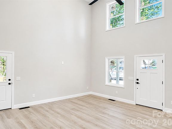 5th image of 1135 Apple Ln