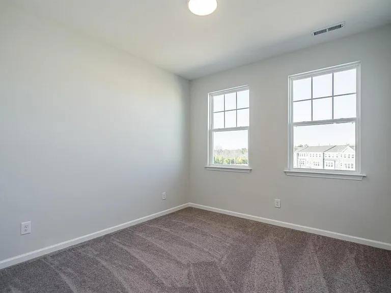 1038 Manorhaven Dr — Photo 11