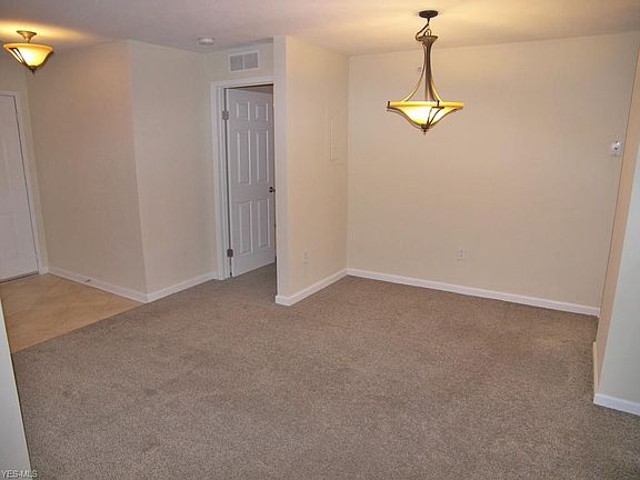 5th image of 240 Fox Hollow Dr APT 104