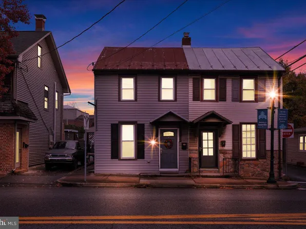 24 S White Oak St, Annville, PA 17003